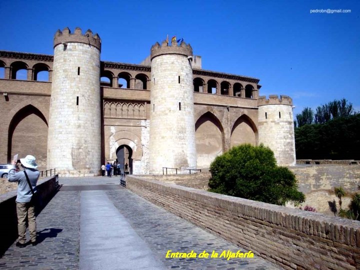 Entrada de la Aljafería 