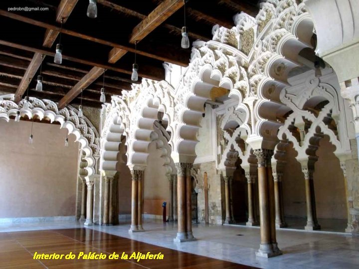 Interior do Palácio de la Aljafería 