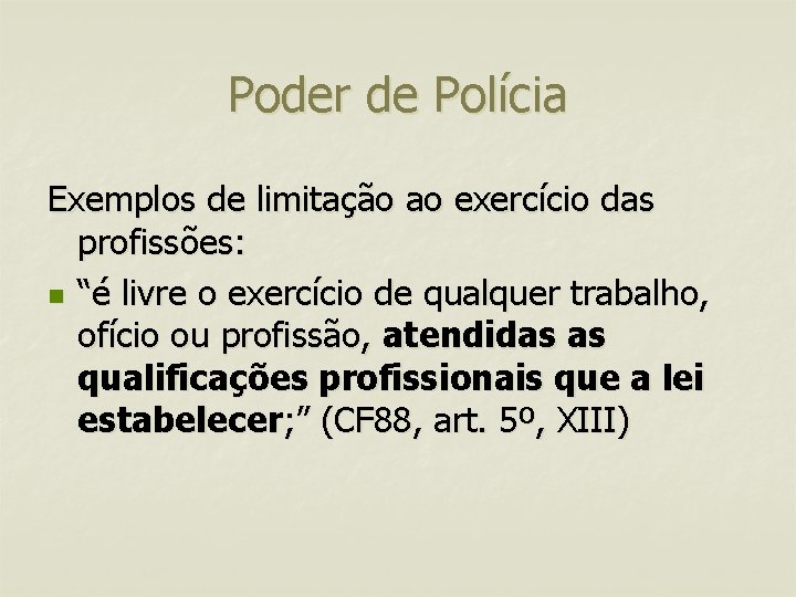 Poder de Polícia Exemplos de limitação ao exercício das profissões: n “é livre o