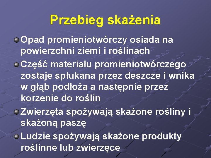 Przebieg skażenia Opad promieniotwórczy osiada na powierzchni ziemi i roślinach Część materiału promieniotwórczego zostaje