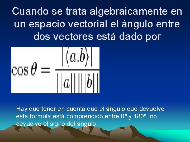 Cuando se trata algebraicamente en un espacio vectorial el ángulo entre dos vectores está