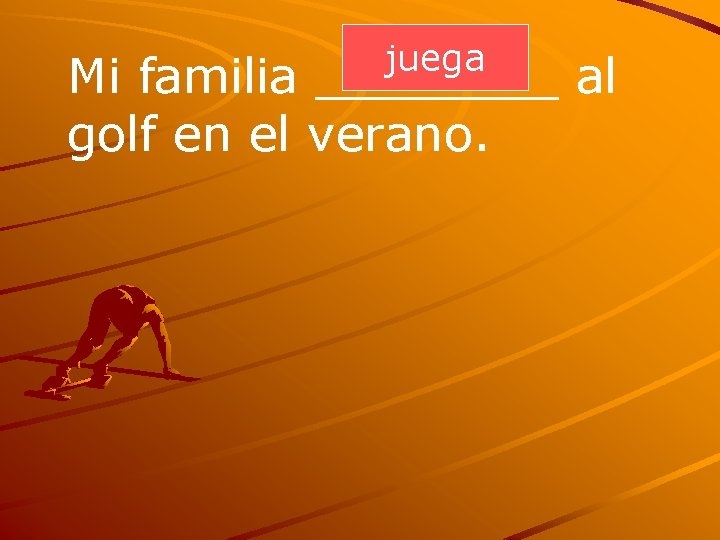 juega Mi familia ____ al golf en el verano. 