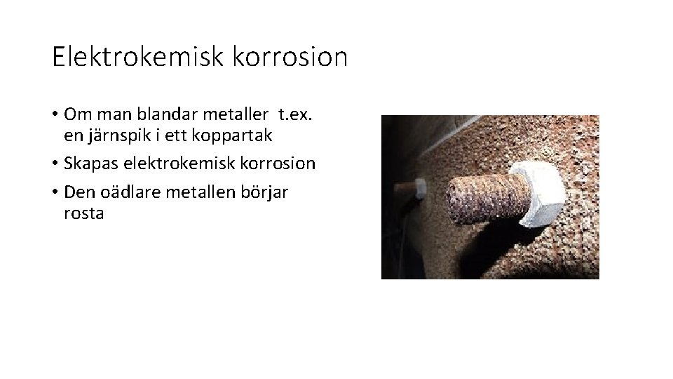 Elektrokemisk korrosion • Om man blandar metaller t. ex. en järnspik i ett koppartak