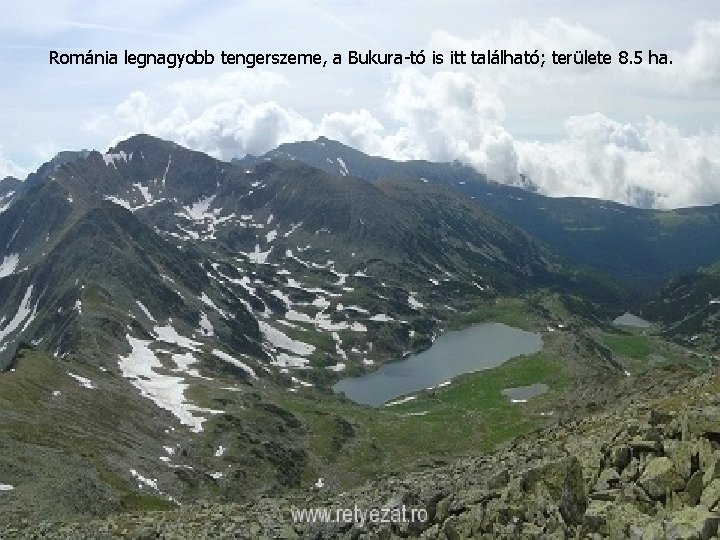 Románia legnagyobb tengerszeme, a Bukura-tó is itt található; területe 8. 5 ha. 