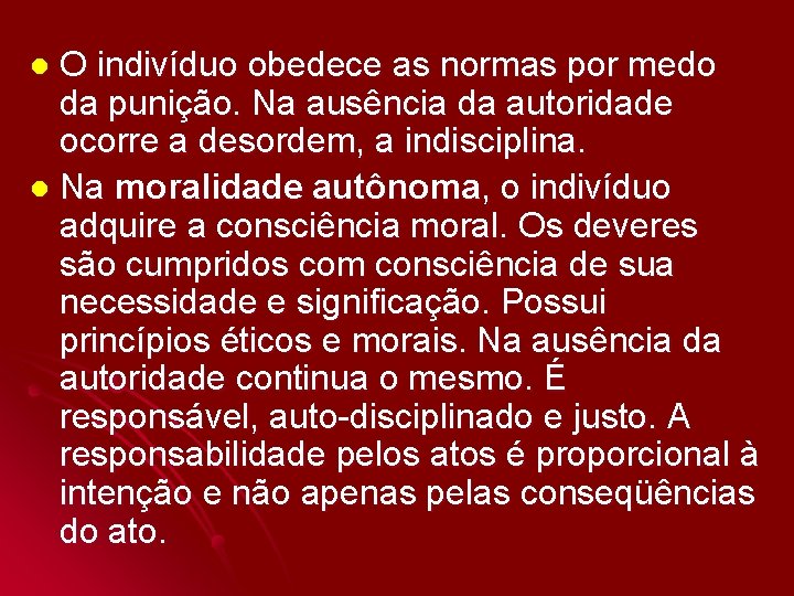 O indivíduo obedece as normas por medo da punição. Na ausência da autoridade ocorre