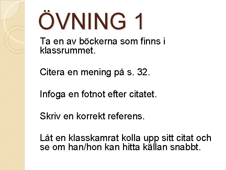 ÖVNING 1 Ta en av böckerna som finns i klassrummet. Citera en mening på