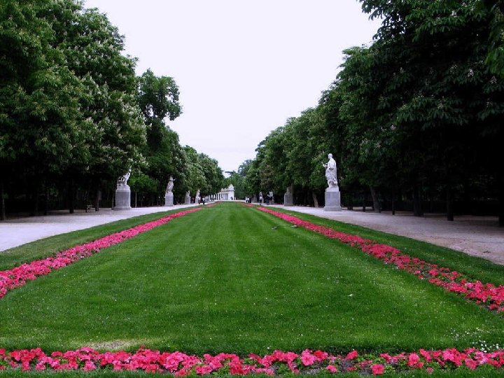 PASEO DE LAS ESTATUAS Su auténtico nombre es el Paseo de la Argentina. En