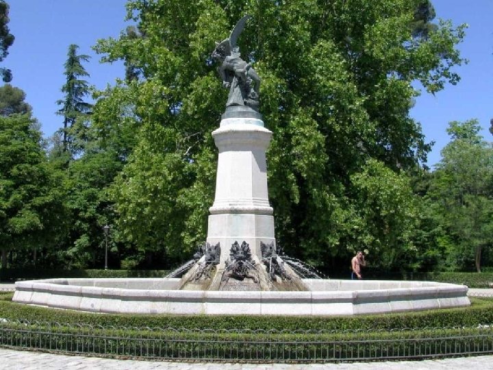 LA ESTATUA DEL ANGEL CAIDO Esta estatua fue construida por el escultor Ricardo Bellver