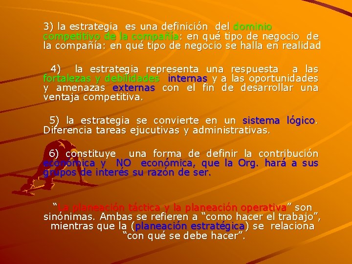 3) la estrategia es una definición del dominio competitivo de la compañía: en qué