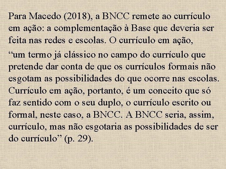 Para Macedo (2018), a BNCC remete ao currículo em ação: a complementação à Base