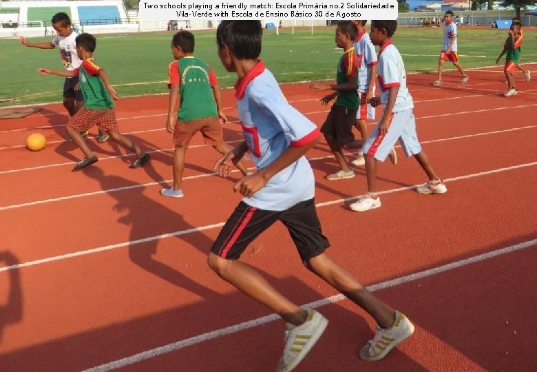 Two schools playing a friendly match: Escola Primária no. 2 Solidariedade Vila-Verde with Escola