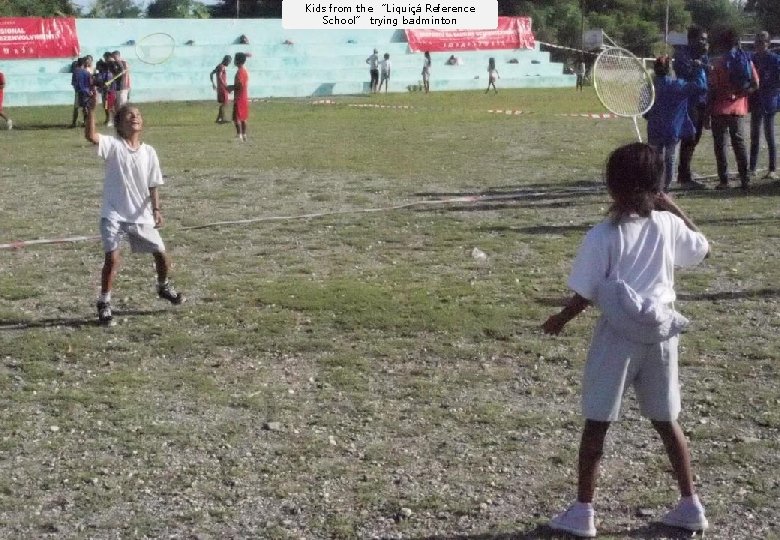 Kids from the “Liquiçá Reference School” trying badminton 