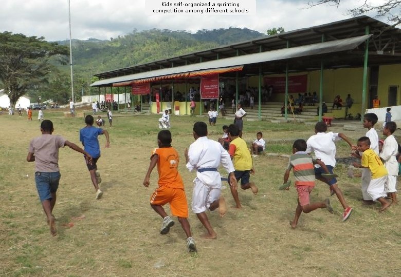 Kids self-organized a sprinting competition among different schools 