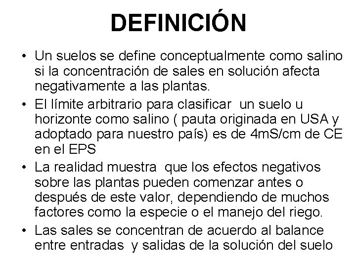 DEFINICIÓN • Un suelos se define conceptualmente como salino si la concentración de sales