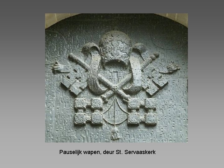 Pauselijk wapen, deur St. Servaaskerk 