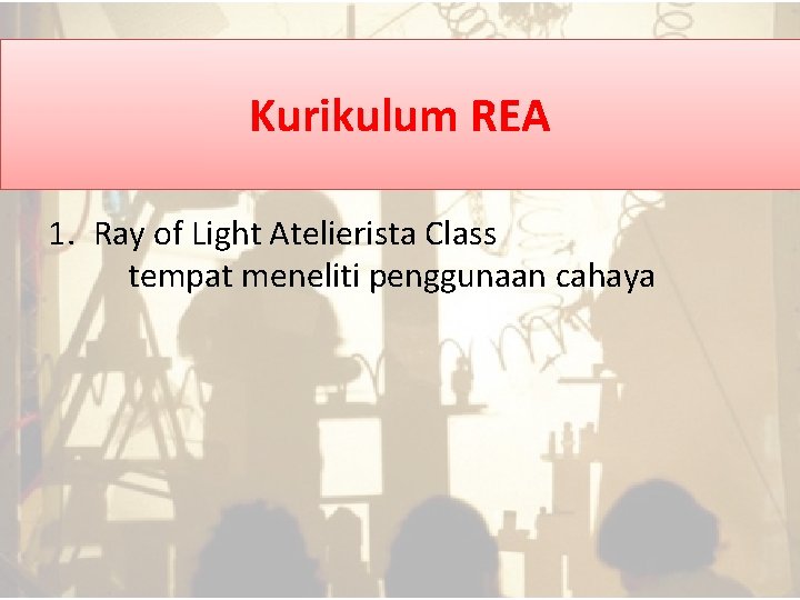 Kurikulum REA 1. Ray of Light Atelierista Class tempat meneliti penggunaan cahaya 