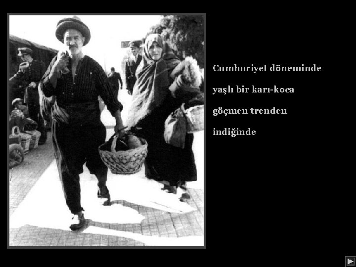 Cumhuriyet döneminde yaşlı bir karı-koca göçmen trenden indiğinde 