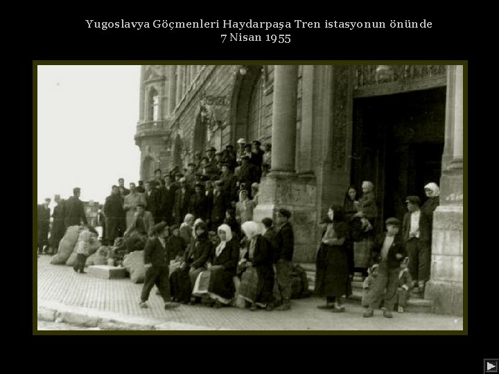 Yugoslavya Göçmenleri Haydarpaşa Tren istasyonun önünde 7 Nisan 1955 
