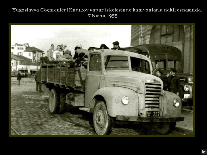 Yugoslavya Göçmenleri Kadıköy vapur iskelesinde kamyonlarla nakil esnasında. 7 Nisan 1955 