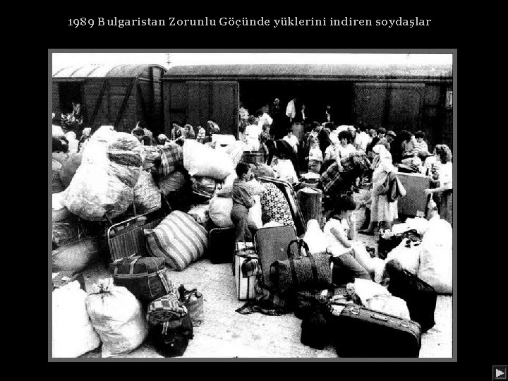 1989 Bulgaristan Zorunlu Göçünde yüklerini indiren soydaşlar 