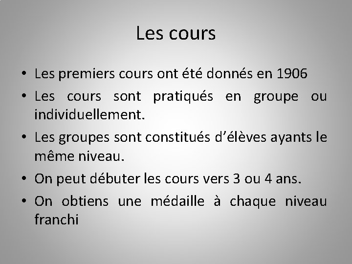 Les cours • Les premiers cours ont été donnés en 1906 • Les cours