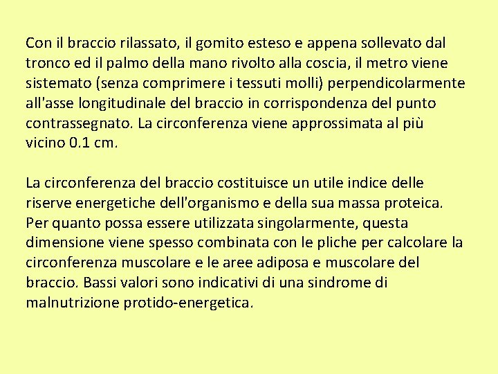 Con il braccio rilassato, il gomito esteso e appena sollevato dal tronco ed il