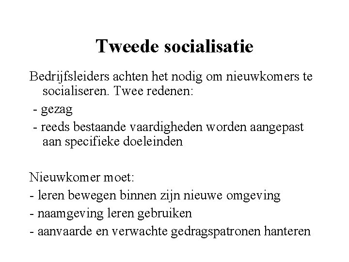 Tweede socialisatie Bedrijfsleiders achten het nodig om nieuwkomers te socialiseren. Twee redenen: - gezag