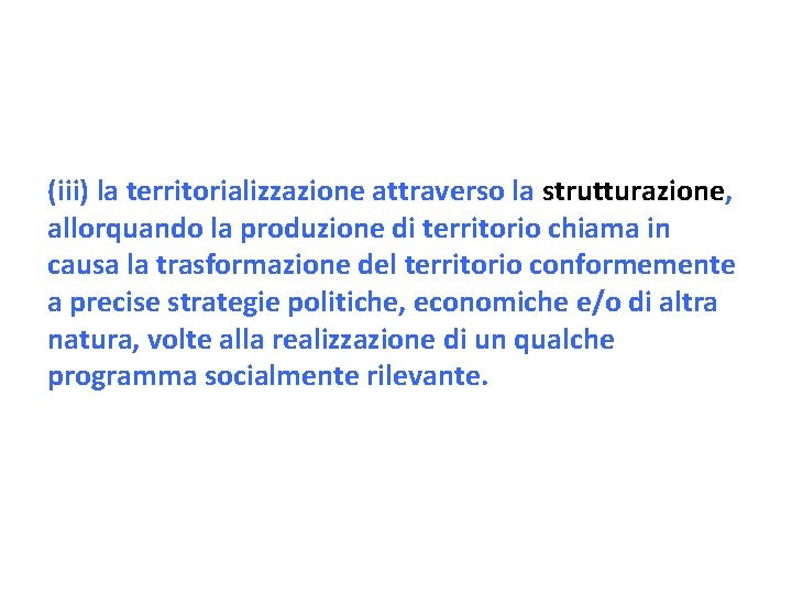 (iii) la territorializzazione attraverso la strutturazione, allorquando la produzione di territorio chiama in causa