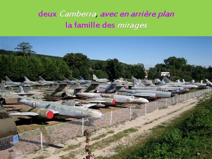 deux Camberra, avec en arrière plan la famille des mirages 