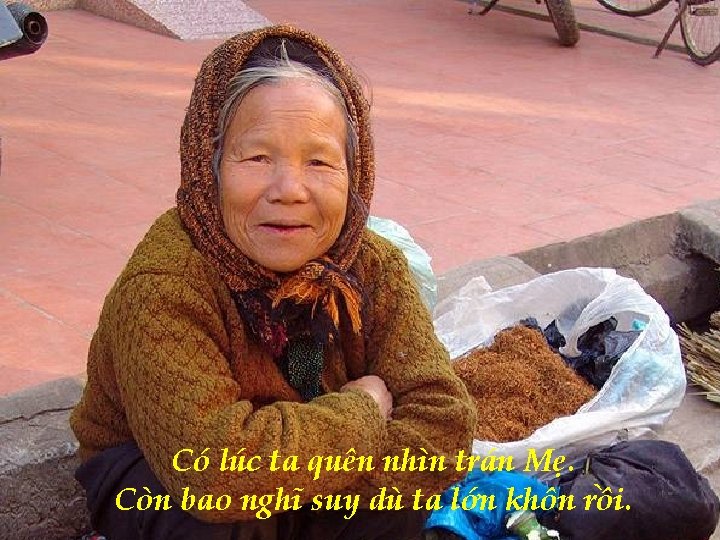 Có lúc ta quên nhìn trán Mẹ. Còn bao nghĩ suy dù ta lớn