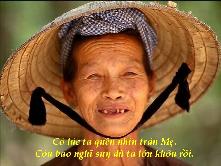 Có lúc ta quên nhìn trán Mẹ. Còn bao nghĩ suy dù ta lớn