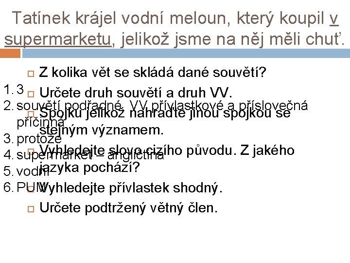 Tatínek krájel vodní meloun, který koupil v supermarketu, jelikož jsme na něj měli chuť.