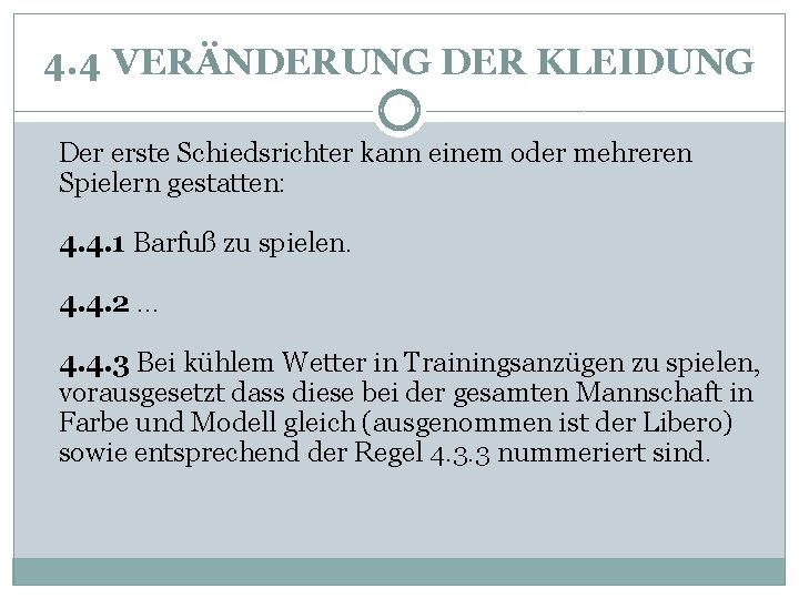 4. 4 VERÄNDERUNG DER KLEIDUNG Der erste Schiedsrichter kann einem oder mehreren Spielern gestatten: