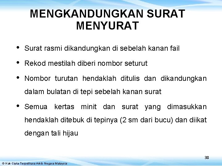 MENGKANDUNGKAN SURAT MENYURAT • Surat rasmi dikandungkan di sebelah kanan fail • Rekod mestilah