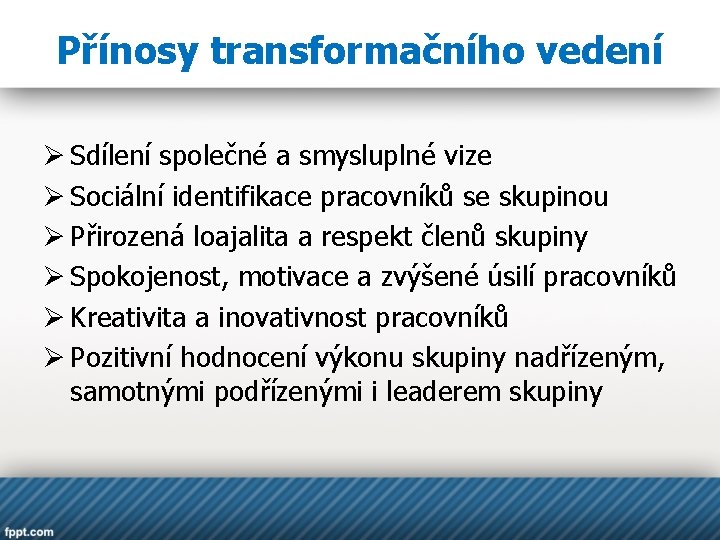 Přínosy transformačního vedení Ø Sdílení společné a smysluplné vize Ø Sociální identifikace pracovníků se