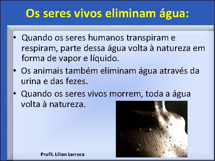 Os seres vivos eliminam água: • Quando os seres humanos transpiram e respiram, parte