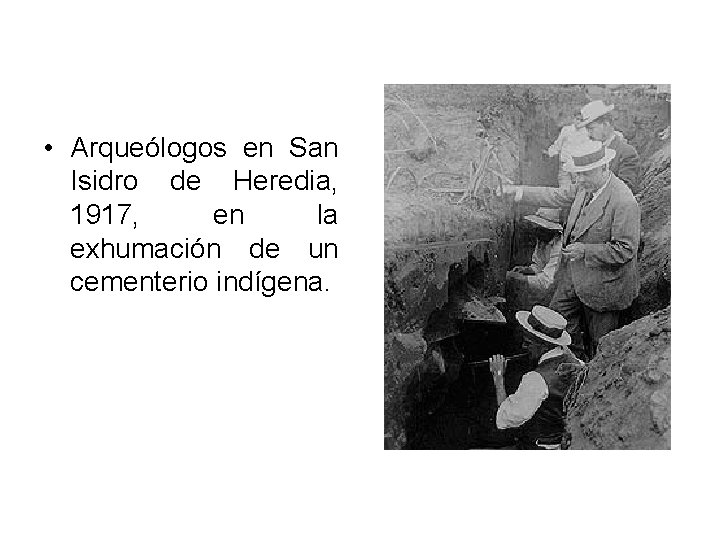  • Arqueólogos en San Isidro de Heredia, 1917, en la exhumación de un