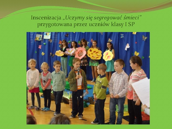 Inscenizacja „Uczymy się segregować śmieci” przygotowana przez uczniów klasy I SP 
