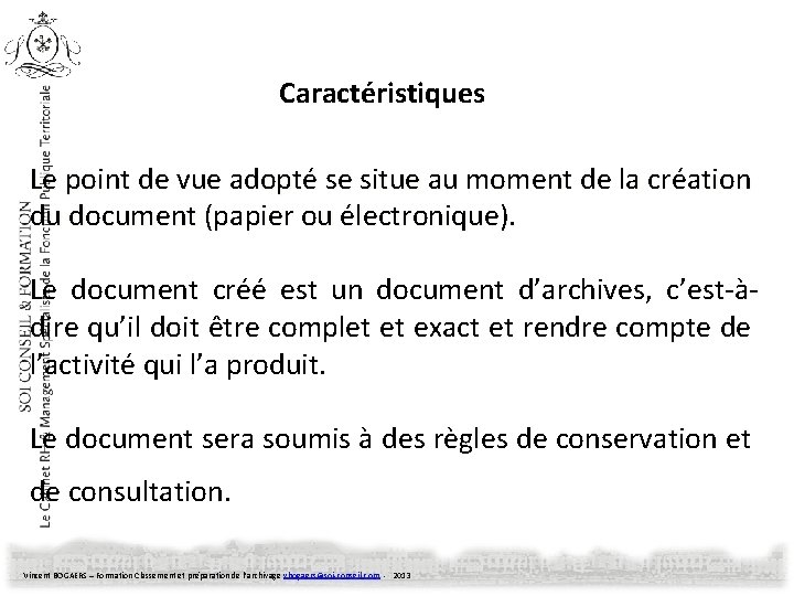 Caractéristiques Le point de vue adopté se situe au moment de la création du