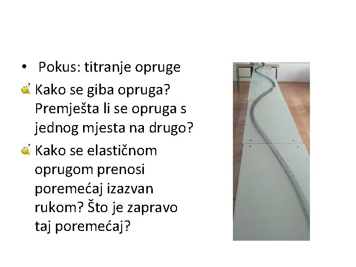  • Pokus: titranje opruge Kako se giba opruga? Premješta li se opruga s