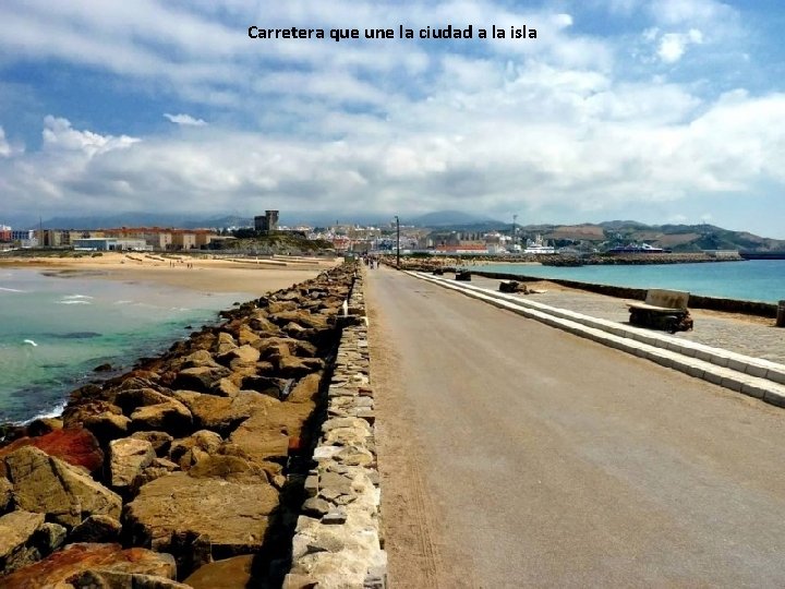 Carretera que une la ciudad a la isla 