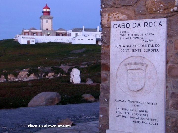 Placa en el monumento 