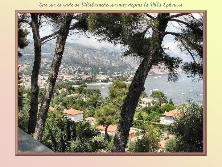 Vue sur la rade de Villefranche-sur-mer depuis la Villa Ephrussi. 