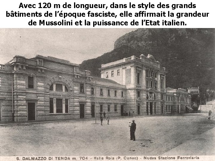Avec 120 m de longueur, dans le style des grands bâtiments de l’époque fasciste, Avec 120 m de longueur, dans le style des grands bâtiments de l’époque fasciste,