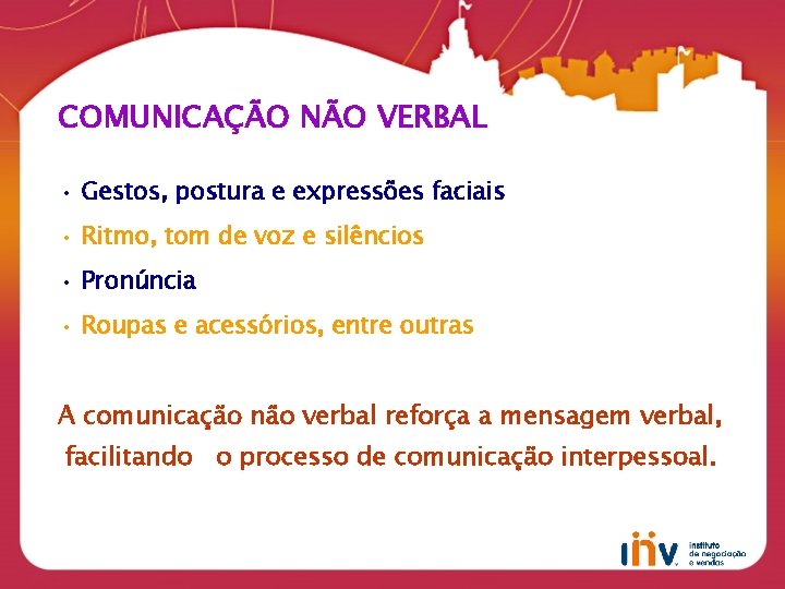 COMUNICAÇÃO NÃO VERBAL • Gestos, postura e expressões faciais • Ritmo, tom de voz