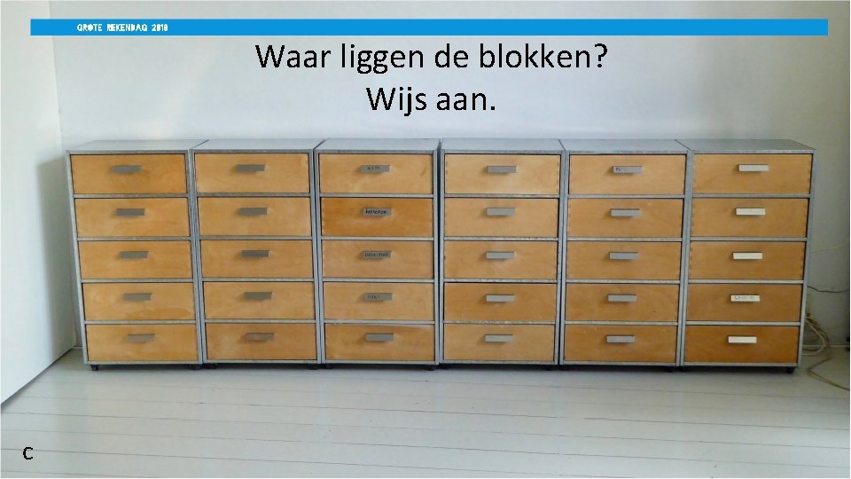 Waar liggen de blokken? Wijs aan. c 