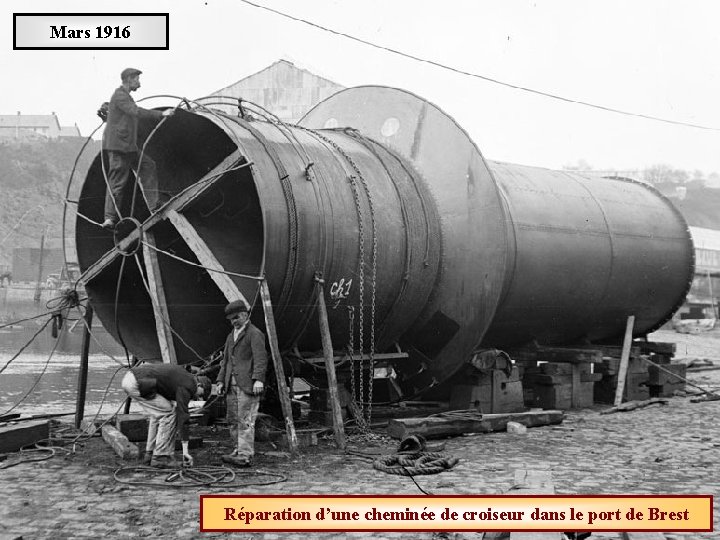 Mars 1916 Réparation d’une cheminée de croiseur dans le port de Brest 