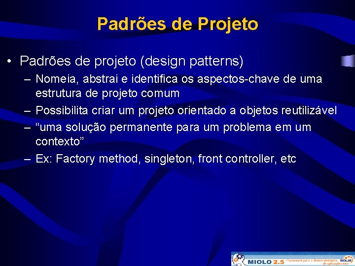 Padrões de Projeto • Padrões de projeto (design patterns) – Nomeia, abstrai e identifica