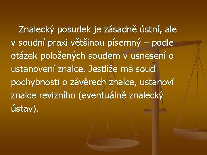 Znalecký posudek je zásadně ústní, ale v soudní praxi většinou písemný – podle otázek