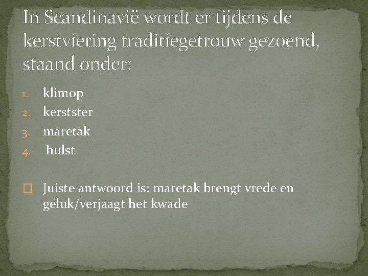 In Scandinavië wordt er tijdens de kerstviering traditiegetrouw gezoend, staand onder: klimop 2. kerstster